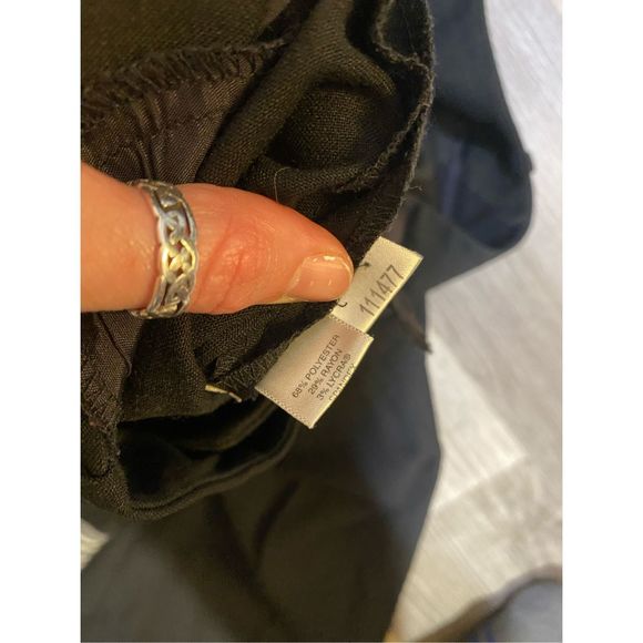 Ann Taylor Button Straight Leg Front-Pleat Black Dress Pants, Size 6 - Picture 5 of 9